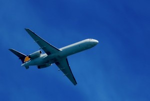 Bei einem Flug nach Osten ist die Gefahr eines Jetlags höher